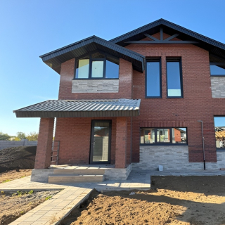 Как правильный расчёт помог выполнить сложное остекление дома с 18 окнами